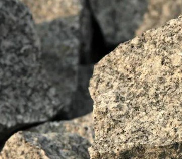 1770619396282966.jpg 岩体.jpg